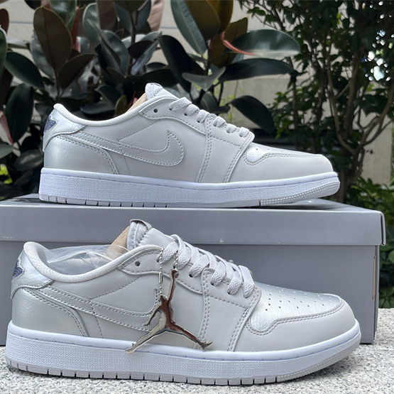 Air Jordan 1 Low OG “Metallic Silver Sneaker      CZ0790-002 - DopestKickz