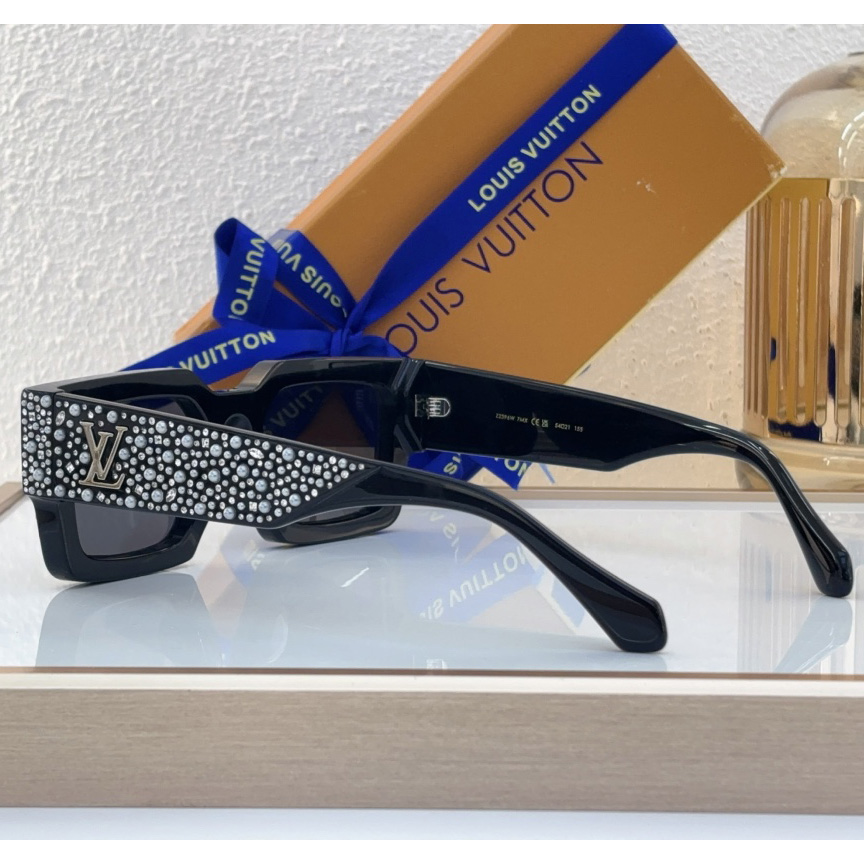 Louis Vuitton LV Clash Pearls & Strass Sunglasses   Z2396W - DopestKickz