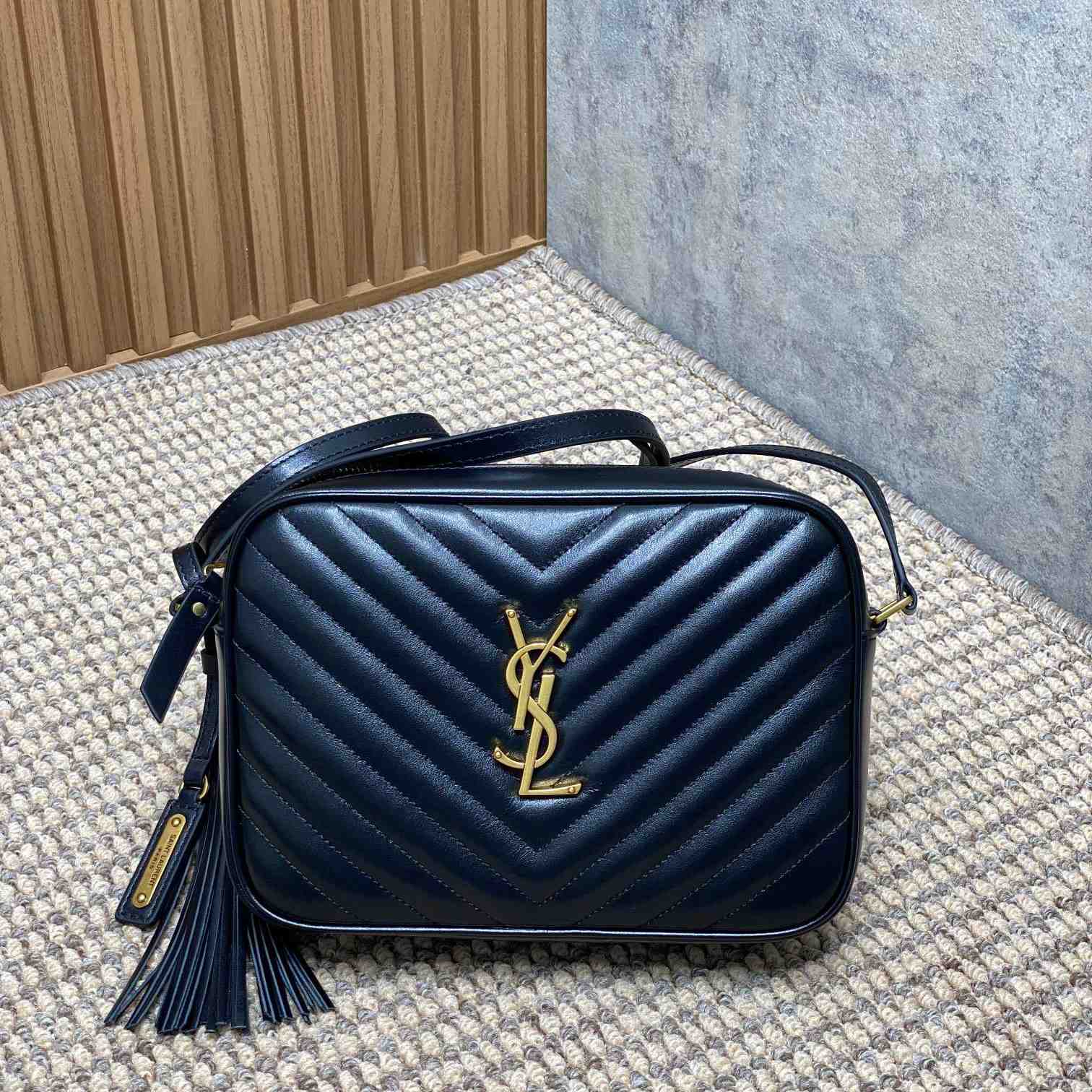 Saint Laurent Lou Tassel Camera Bag  (23x16x6cm) - DopestKickz