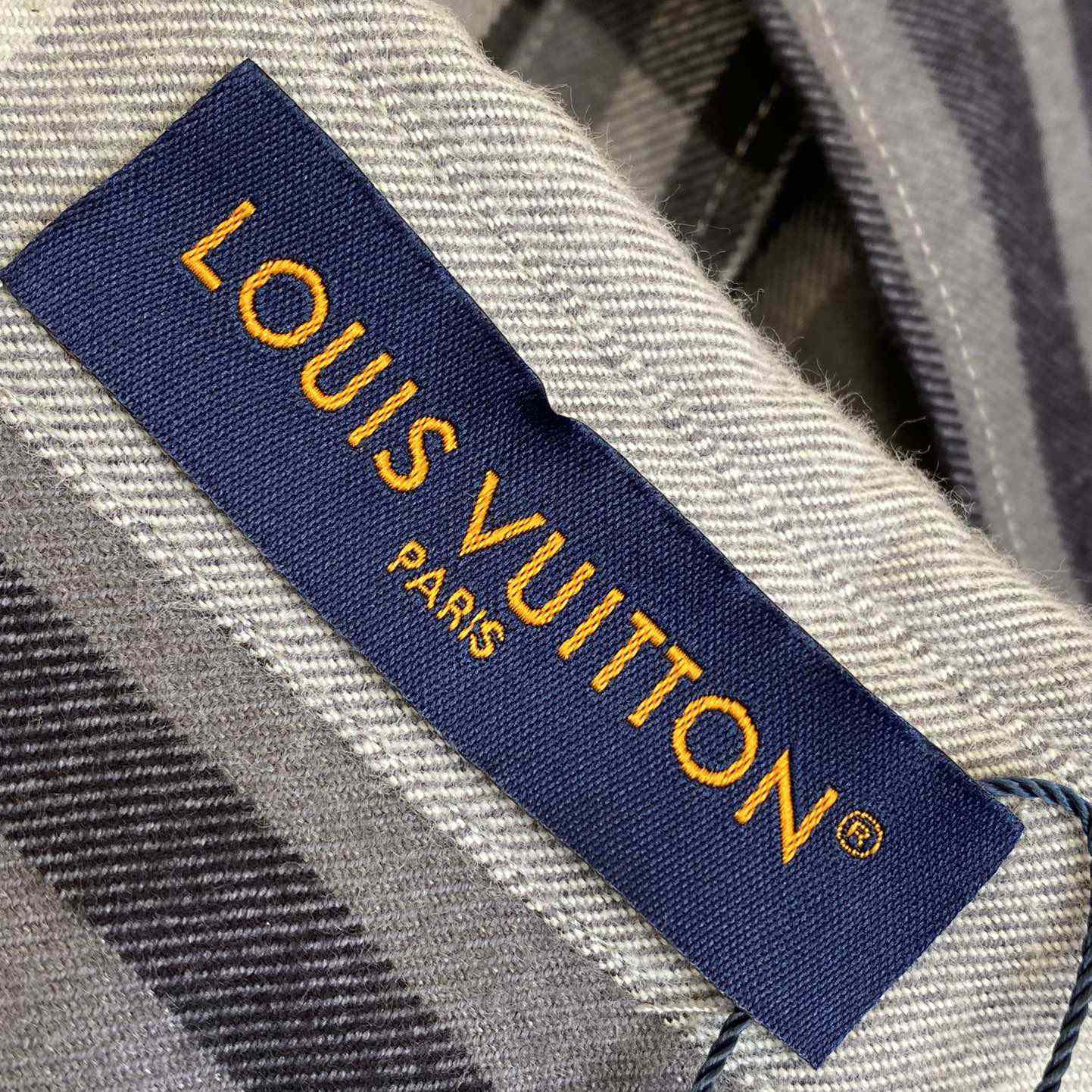 Louis Vuitton Long-Sleeved Cotton Flannel Shirt   1AFXSW - DopestKickz