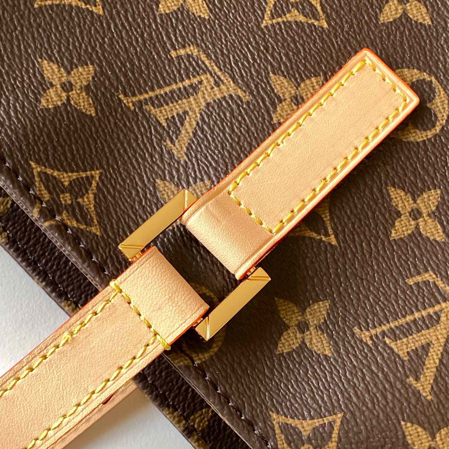 Louis Vuitton Mezzo   M47134 - DopestKickz