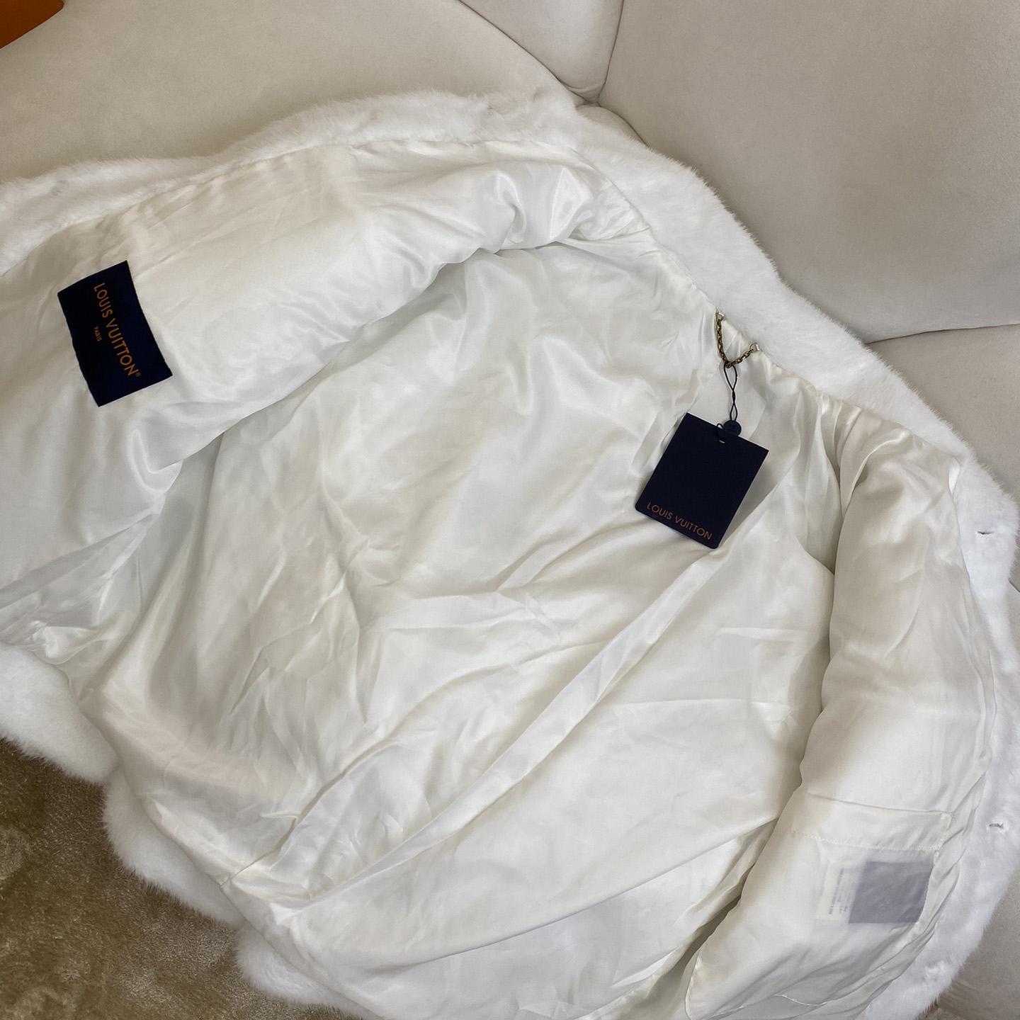 Louis Vuitton Mink Trucker Jacket   1AFXB7 - DopestKickz