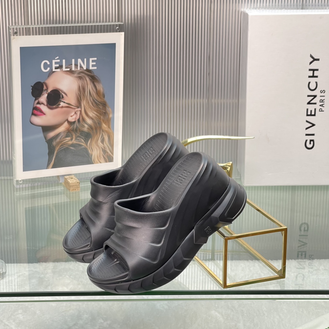 Givenchy Marshmallow Sandals In Rubber - DopestKickz