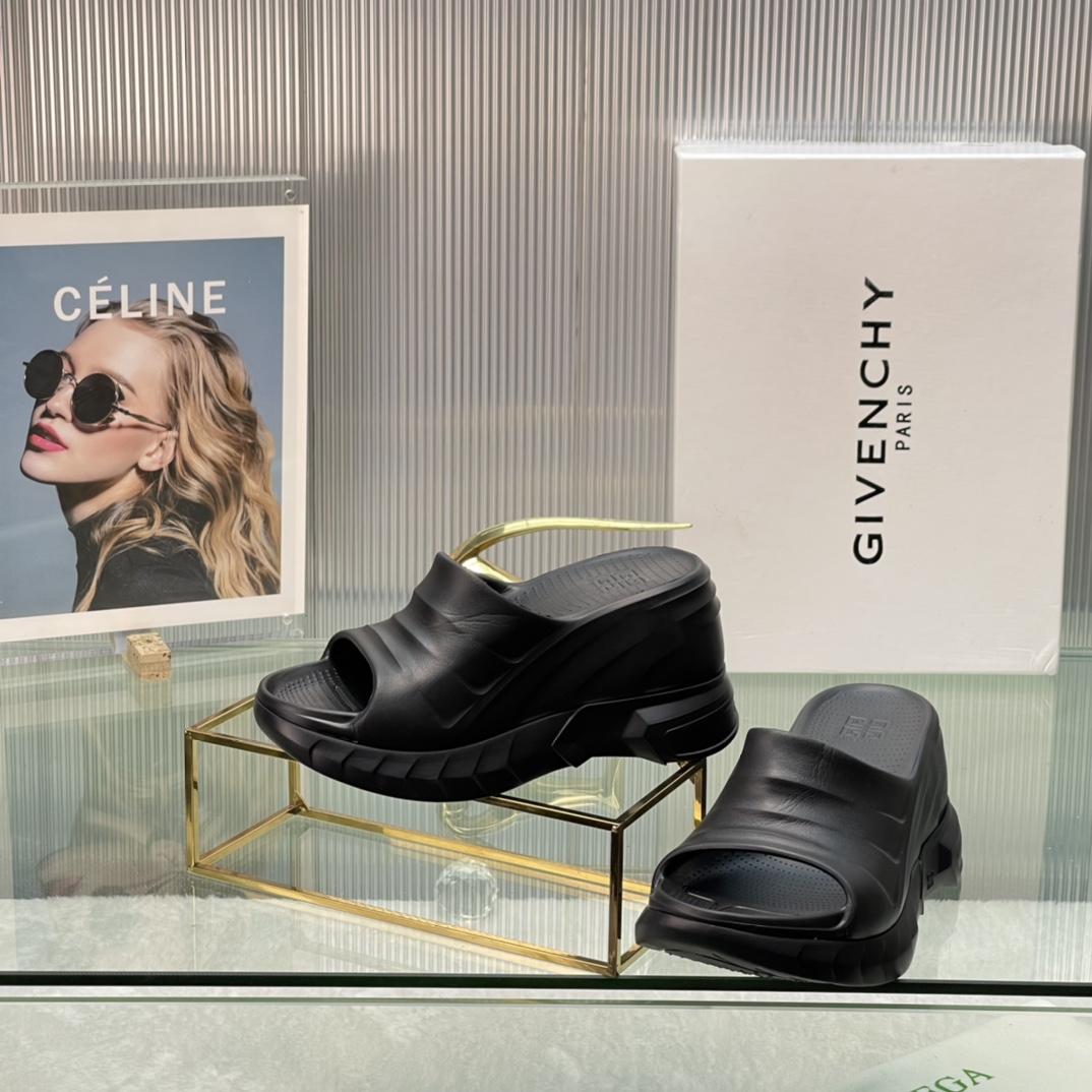 Givenchy Marshmallow Sandals In Rubber - DopestKickz
