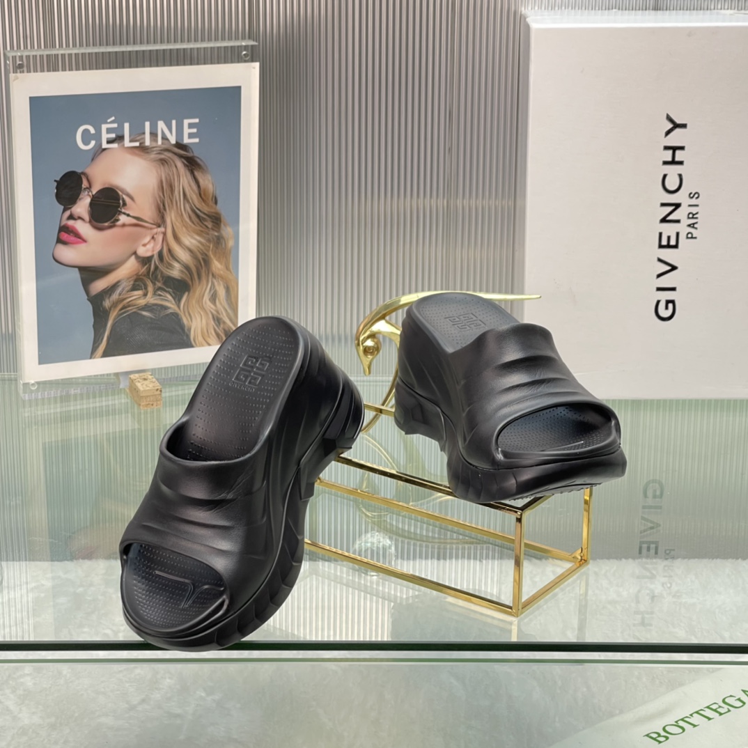 Givenchy Marshmallow Sandals In Rubber - DopestKickz