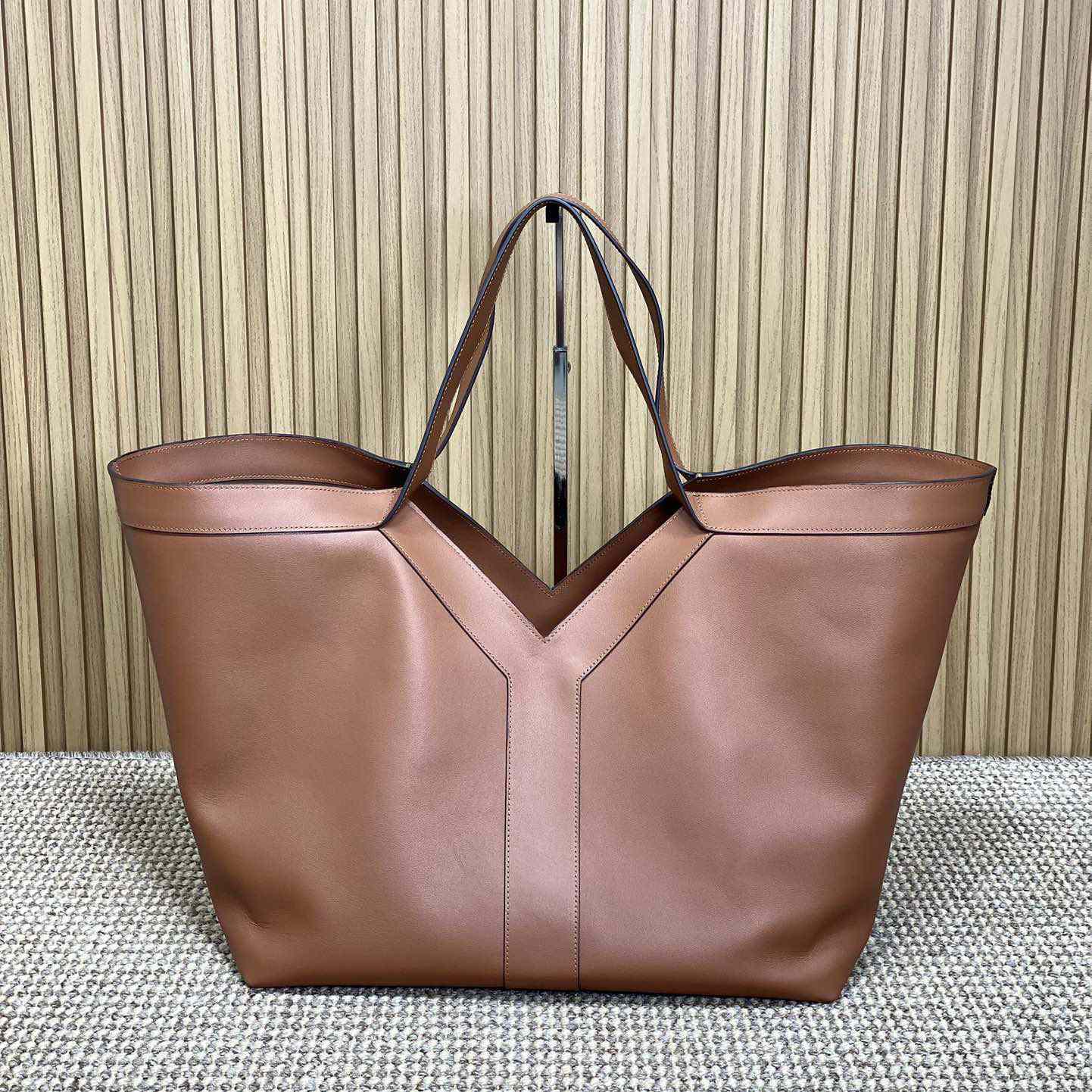Saint Laurent Y Tote In Leather - DopestKickz