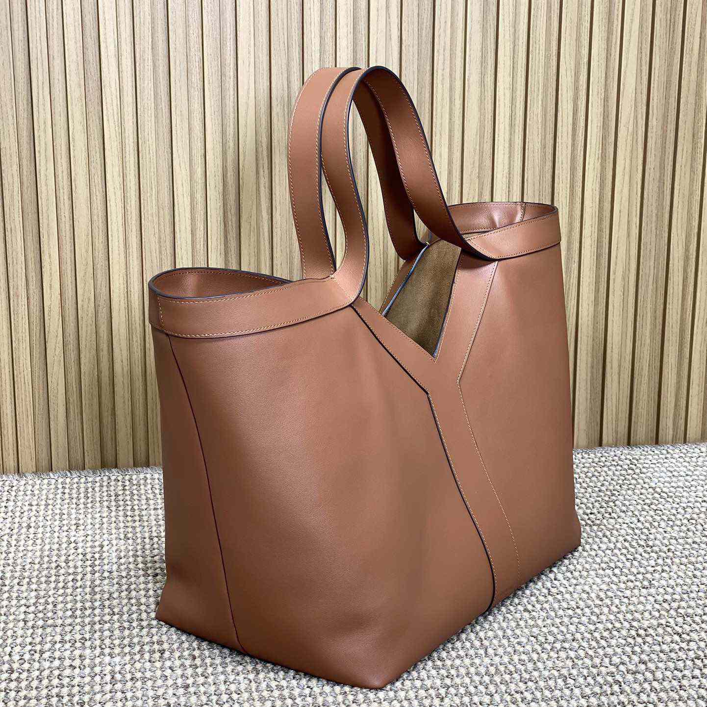 Saint Laurent Y Tote In Leather - DopestKickz