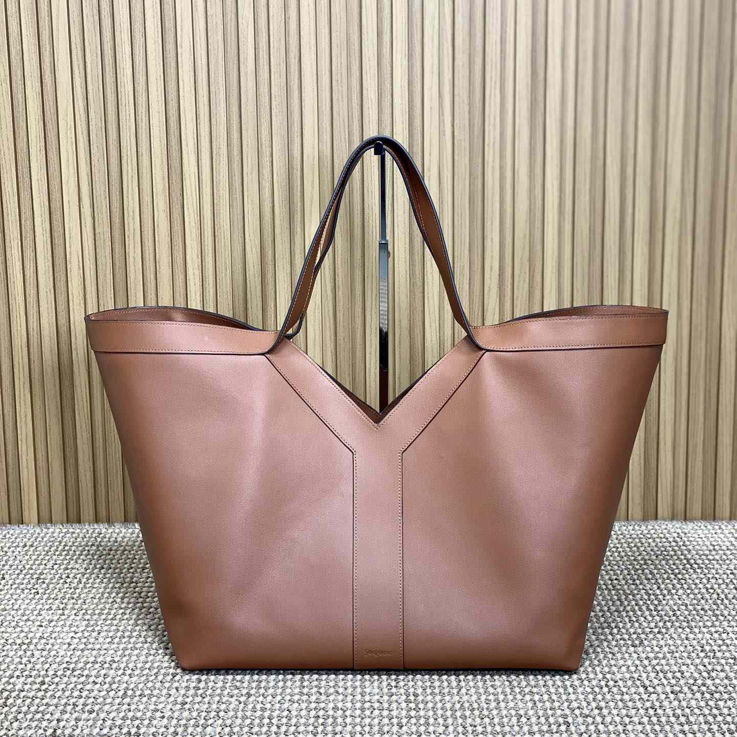 Saint Laurent Y Tote In Leather - DopestKickz