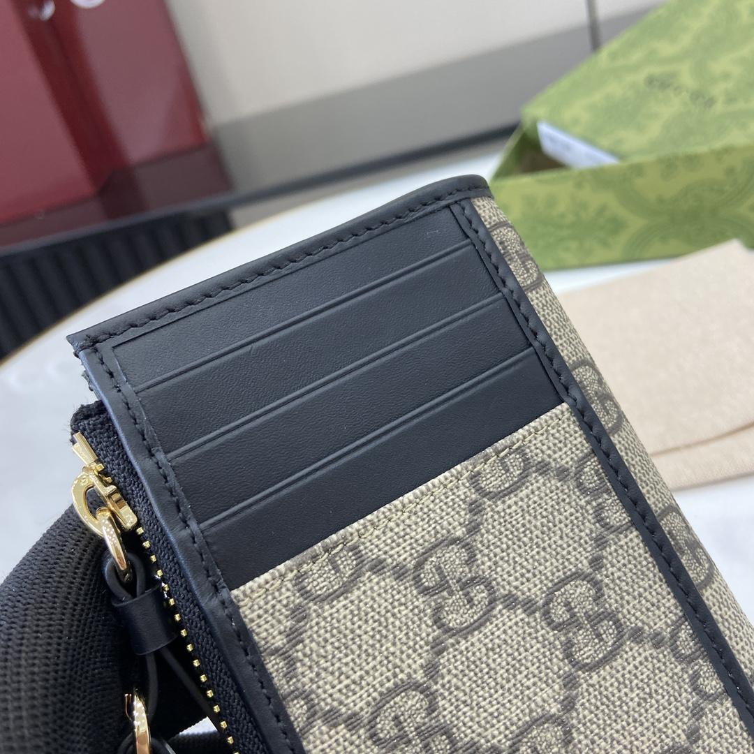 Gucci GG Emblem Zip Card Case - DopestKickz