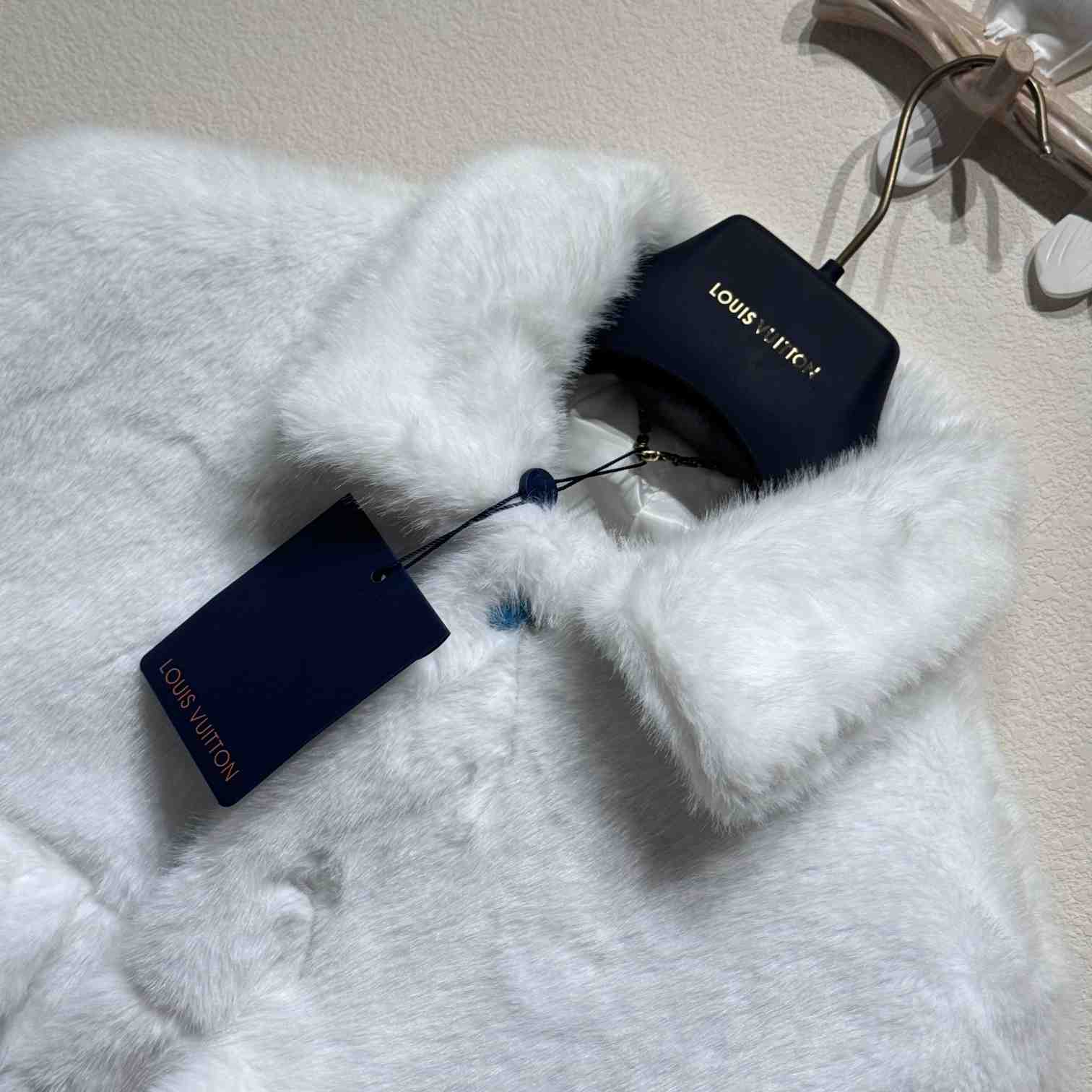 Louis Vuitton Mink Trucker Jacket  1AFXB7 - DopestKickz