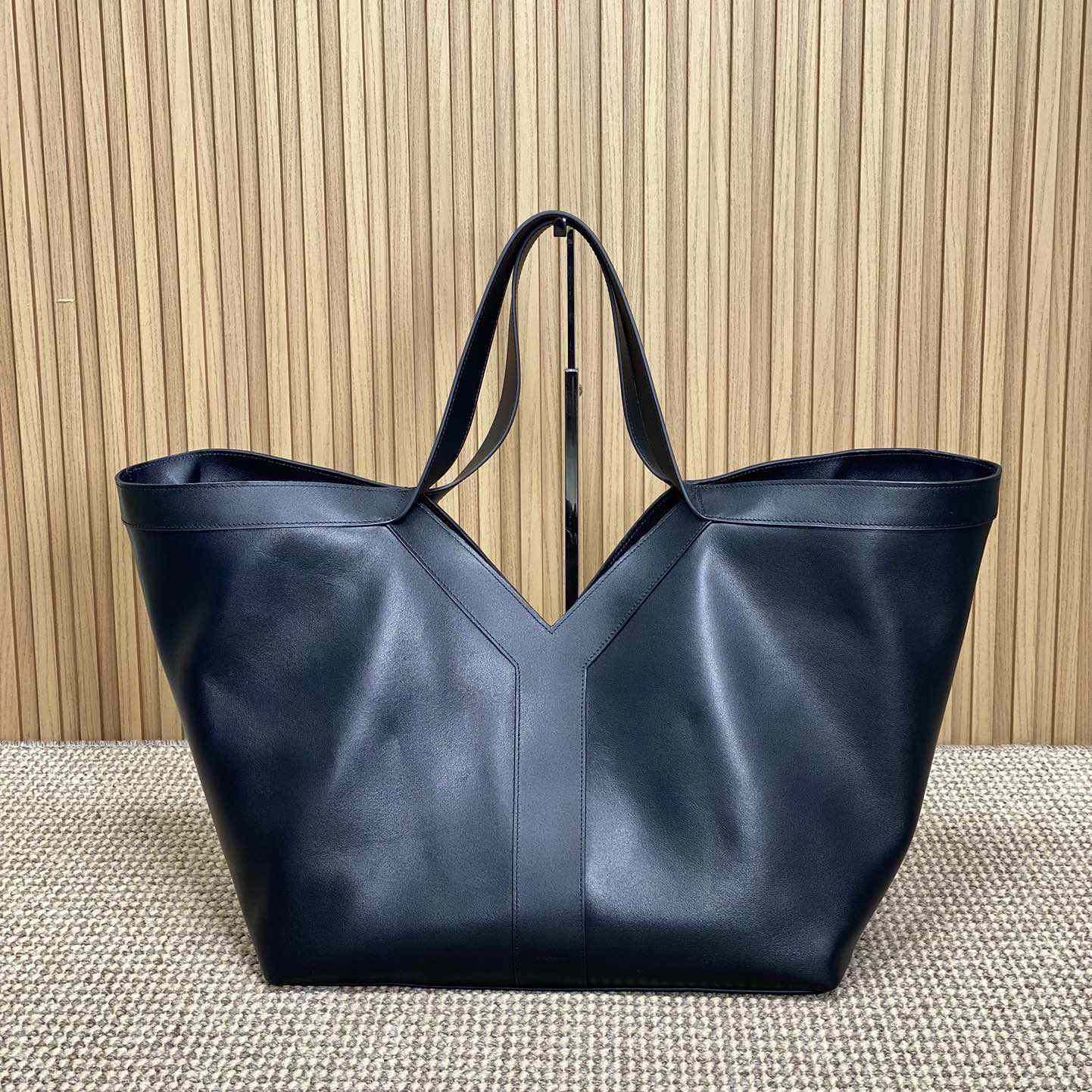 Saint Laurent Y Tote In Leather - DopestKickz