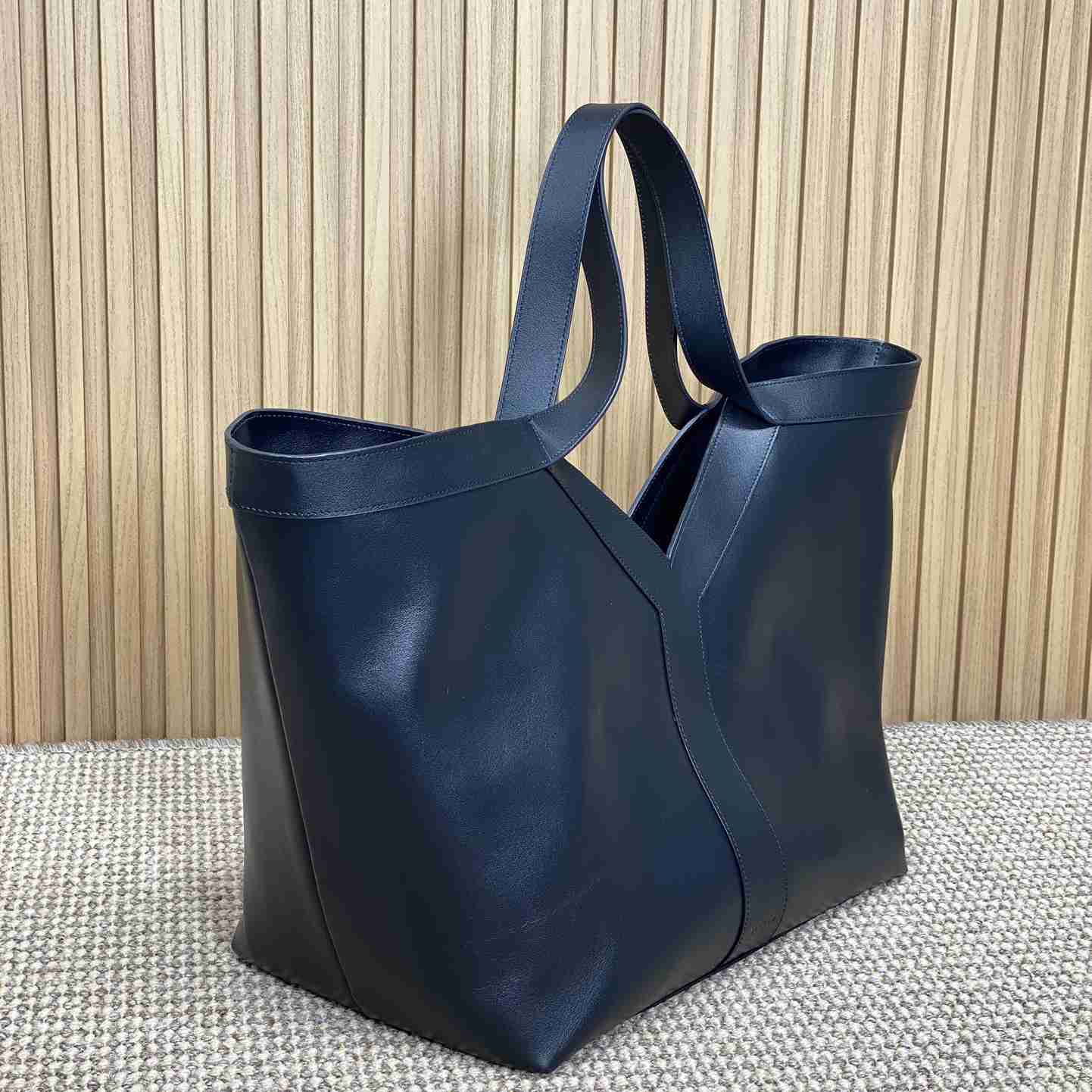 Saint Laurent Y Tote In Leather - DopestKickz