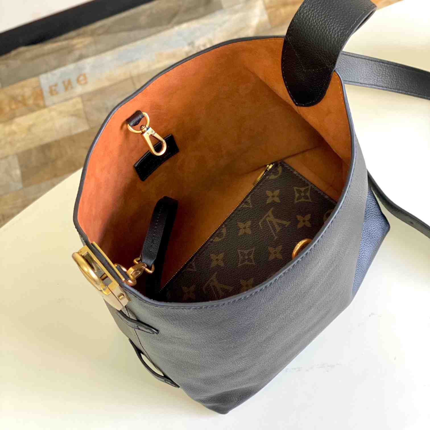 Louis Vuitton Low Key Hobo PM   M25352 - DopestKickz