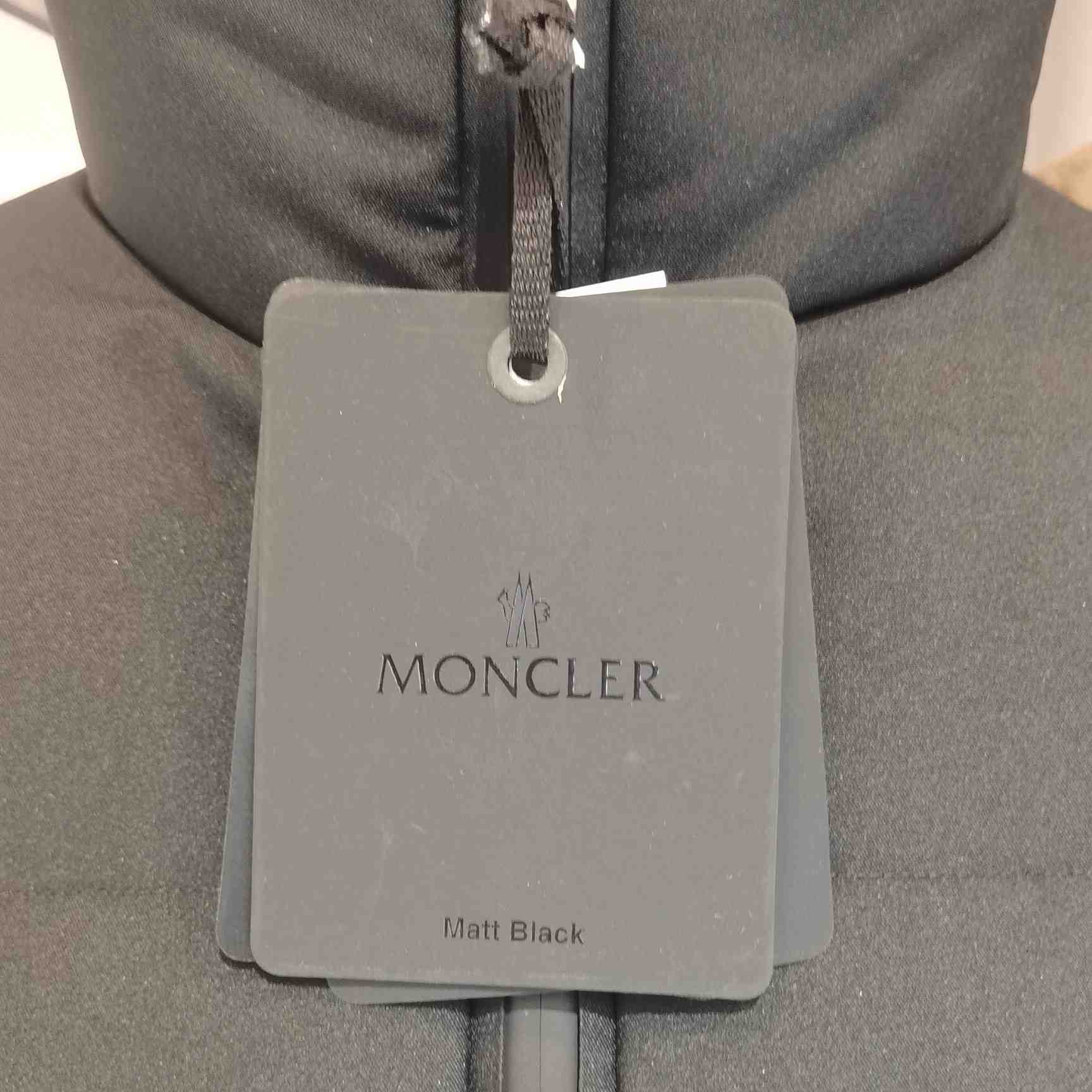 Moncler Misonet Short Down Jacket - DopestKickz