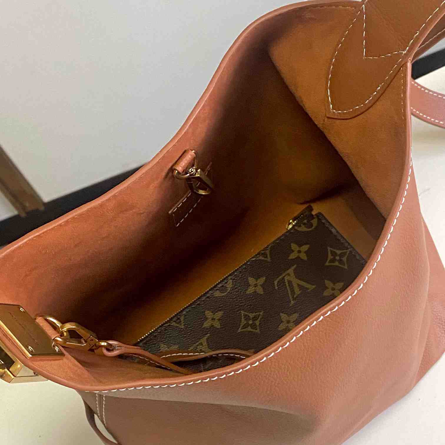 Louis Vuitton Low Key Hobo PM   M25352 - DopestKickz