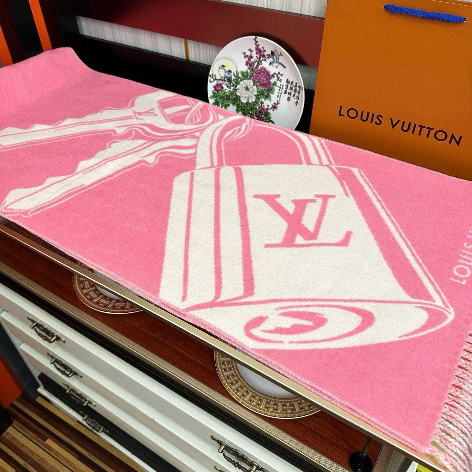 Louis Vuitton Lock And Keys Scarf  M92856 - DopestKickz