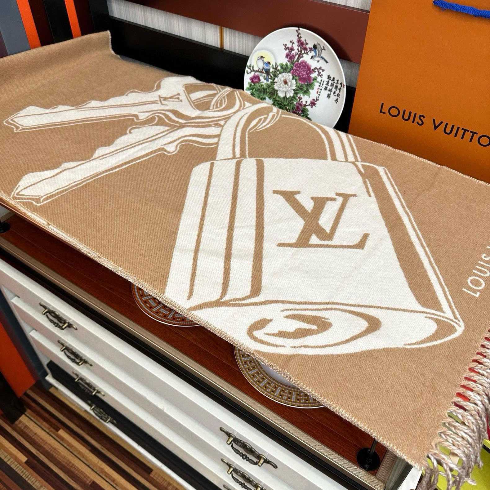 Louis Vuitton Lock And Keys Scarf  M90815 - DopestKickz