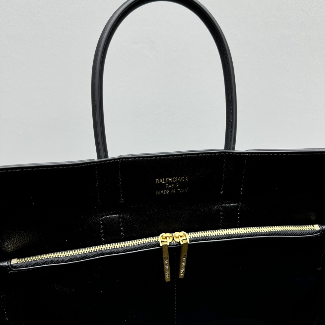 Balenciaga Bel Air Small Carry All Bag in black - DopestKickz