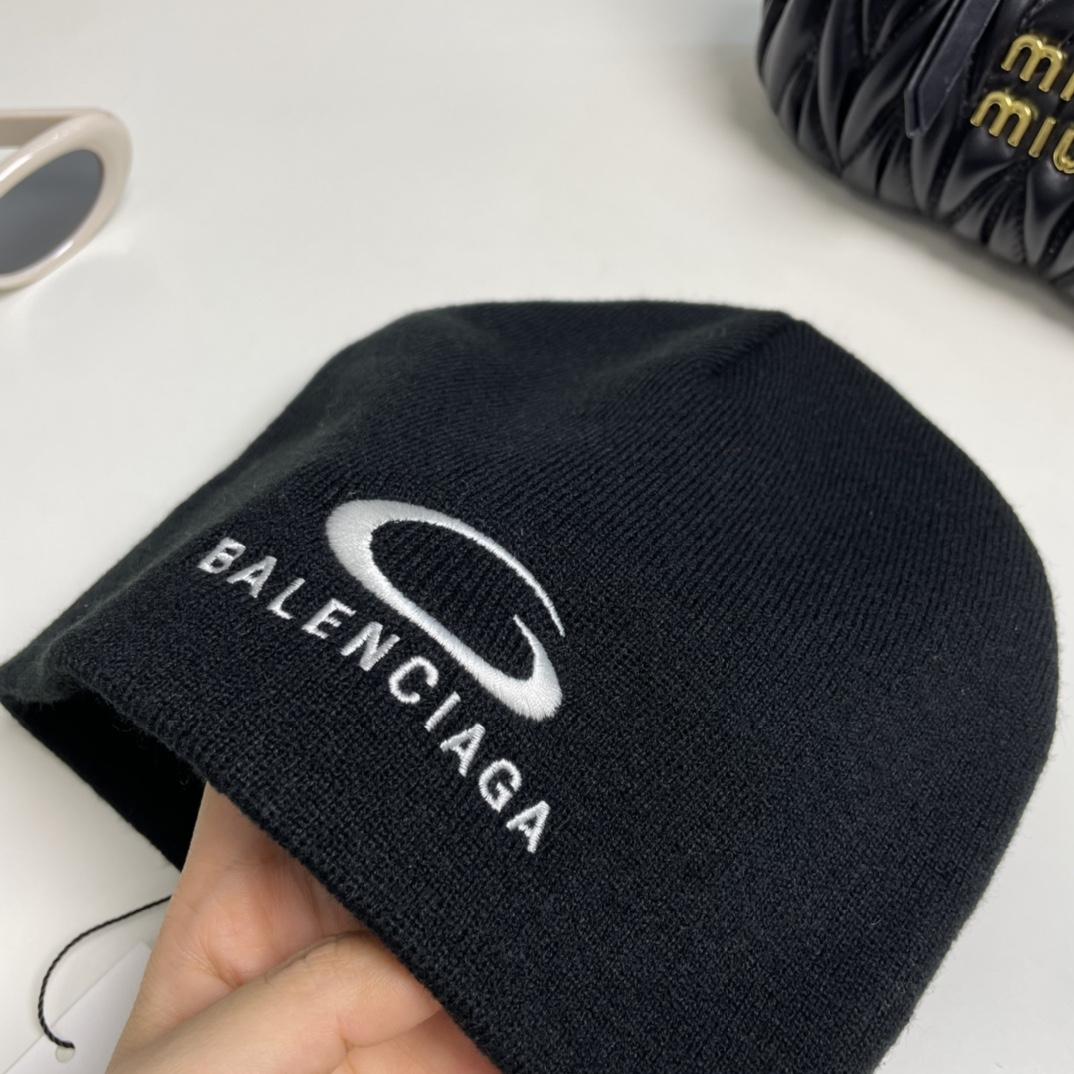 Balenciag Beanie  - DopestKickz