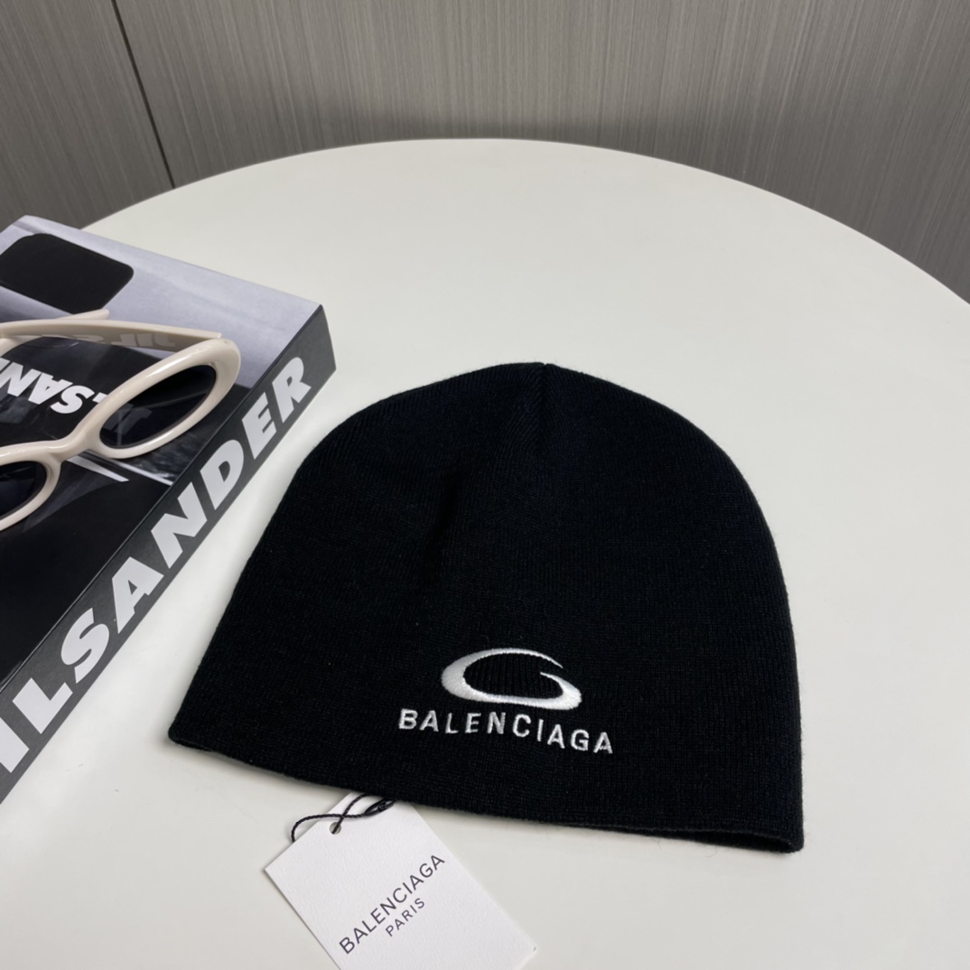 Balenciag Beanie  - DopestKickz