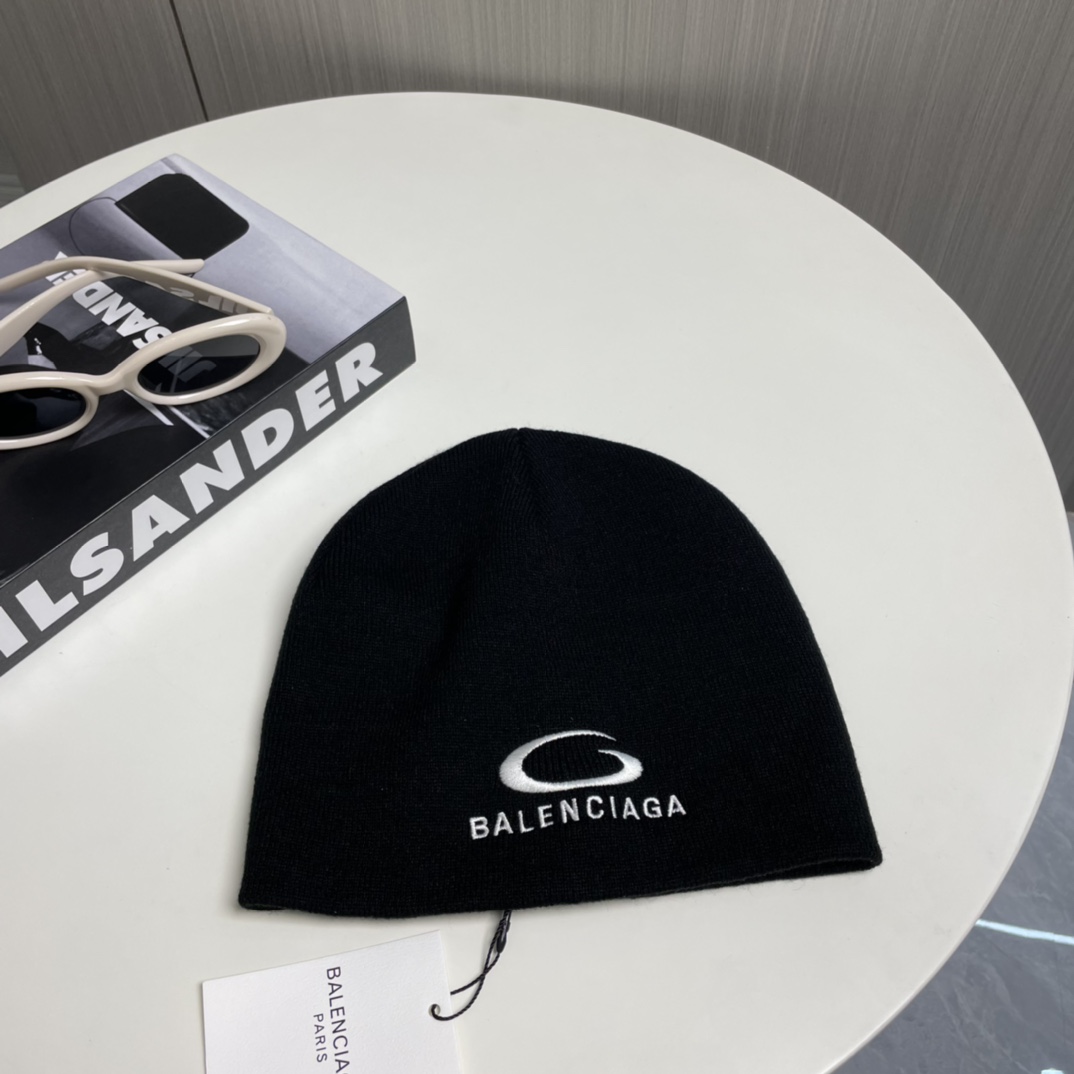 Balenciag Beanie  - DopestKickz