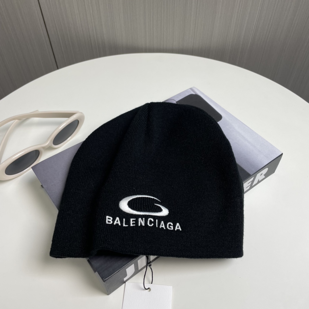 Balenciag Beanie  - DopestKickz