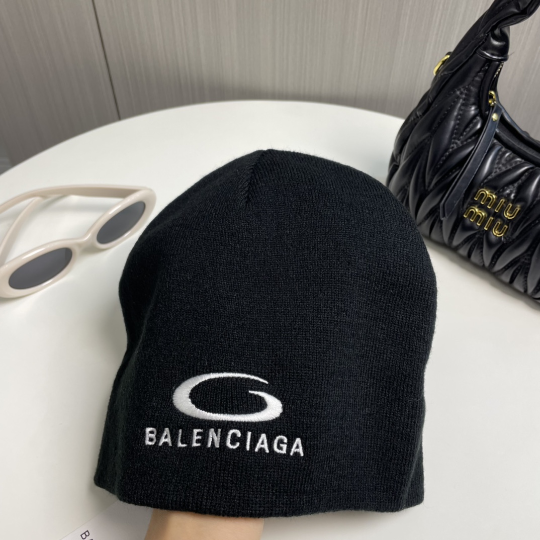 Balenciag Beanie  - DopestKickz
