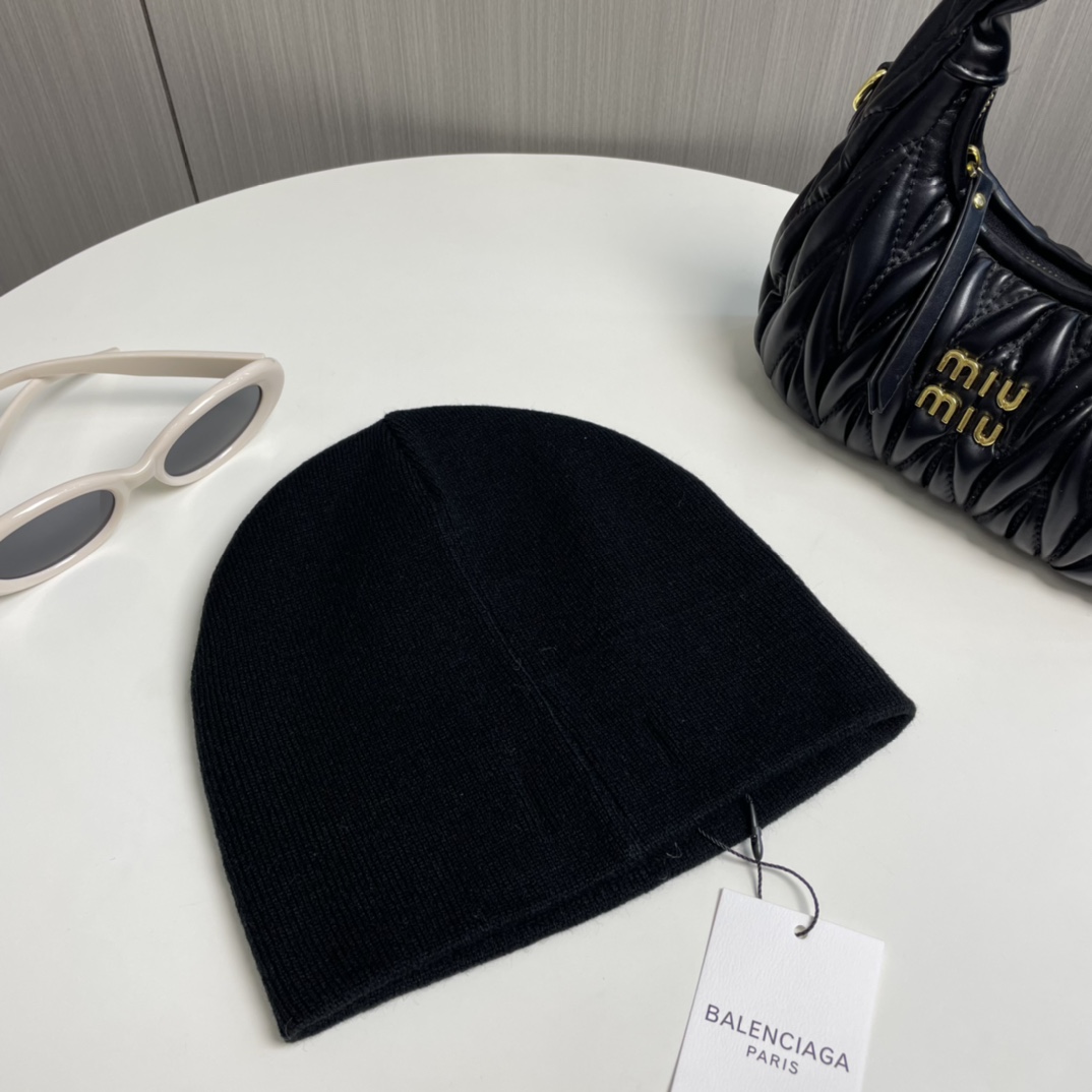 Balenciag Beanie  - DopestKickz
