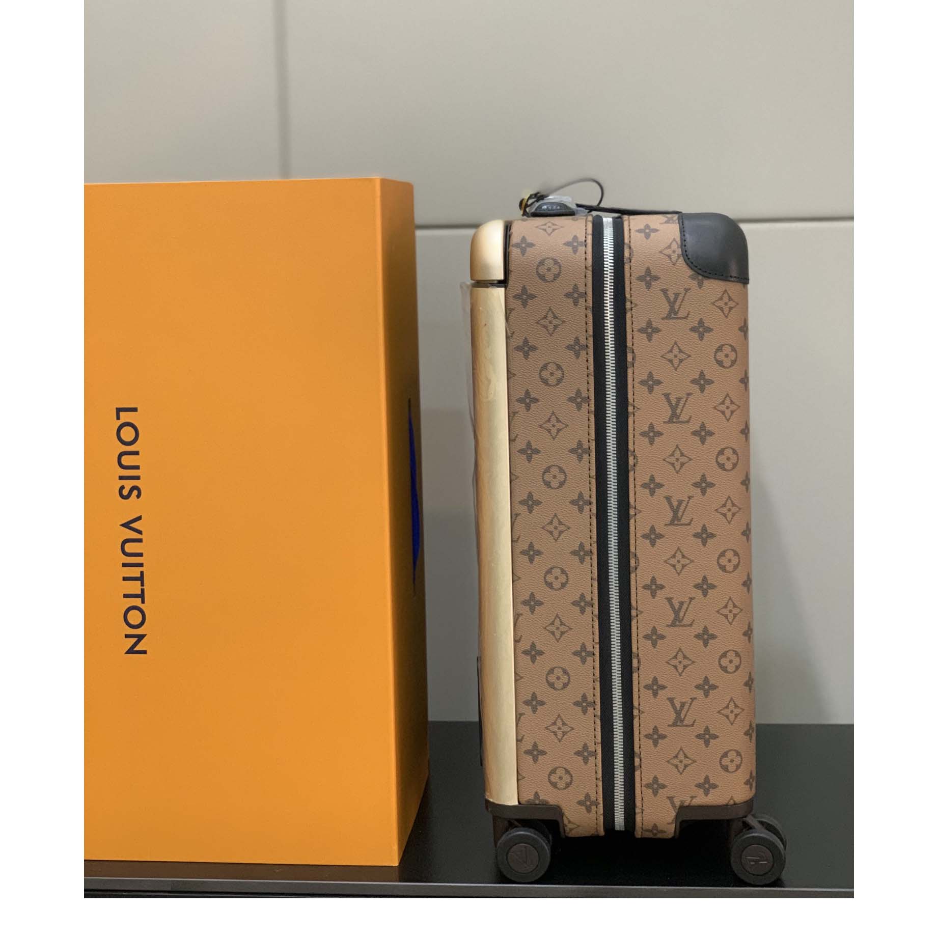 Louis Vuitton Horizon （38 x 55x 21 cm ） - DopestKickz