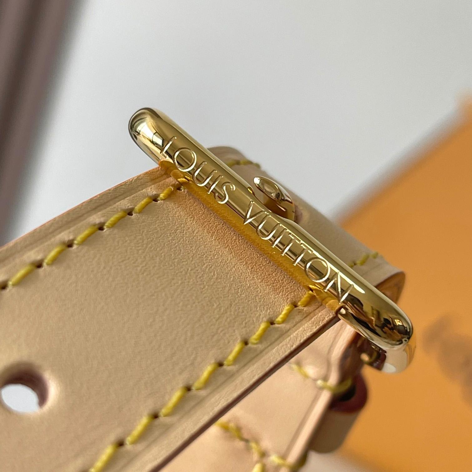 Louis Vuitton Hills Pochette    M12433 - DopestKickz