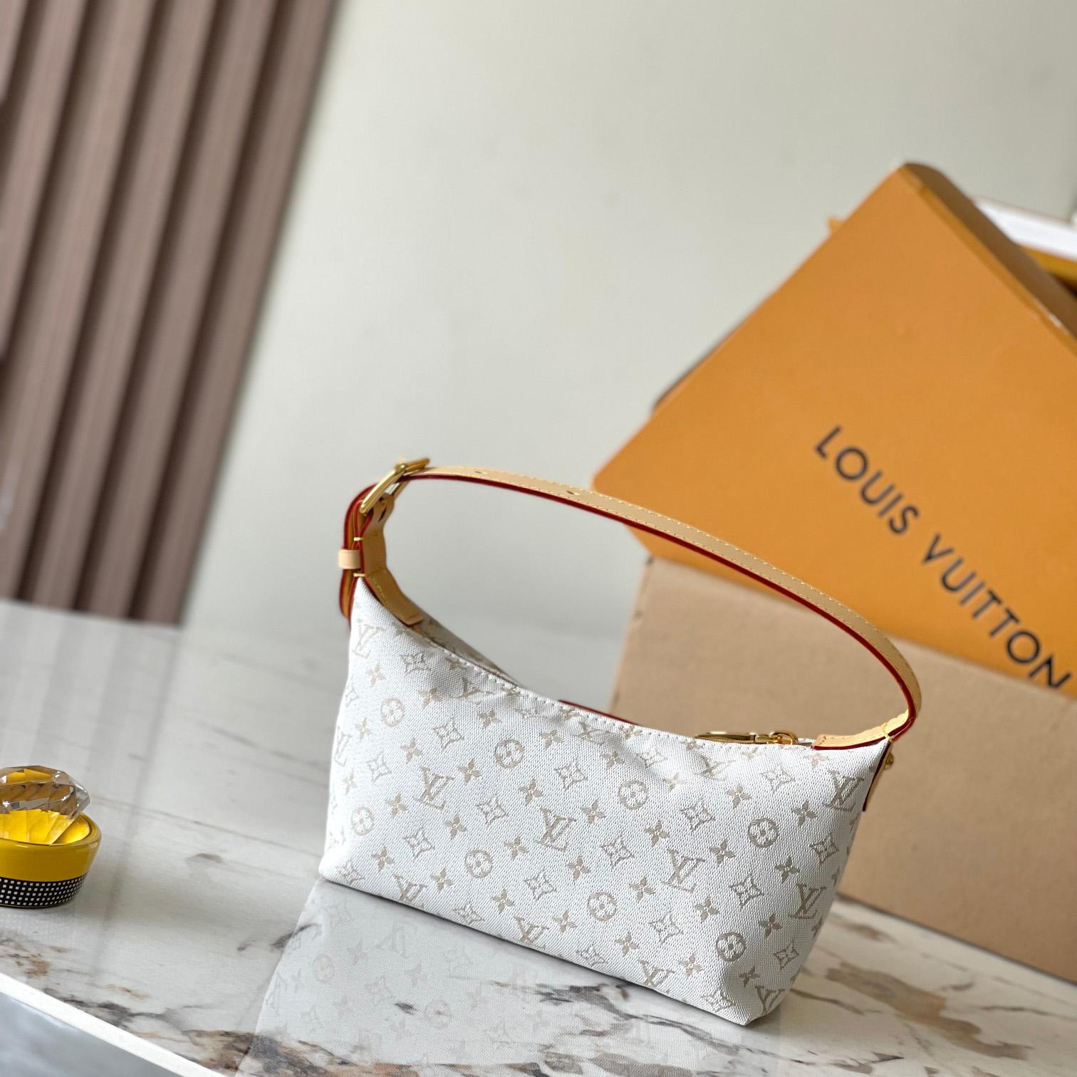 Louis Vuitton Hills Pochette    M12433 - DopestKickz