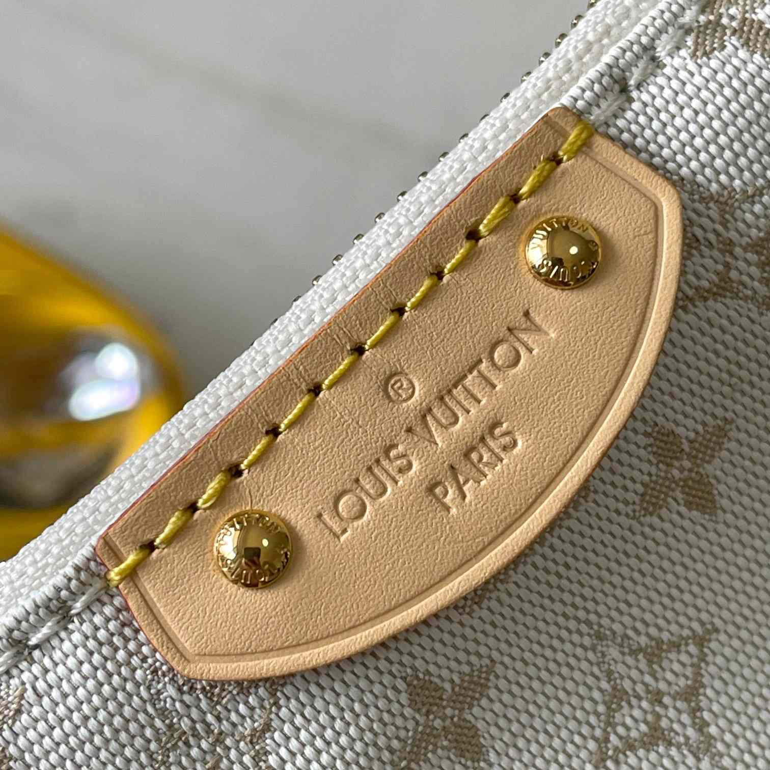 Louis Vuitton Hills Pochette    M12433 - DopestKickz