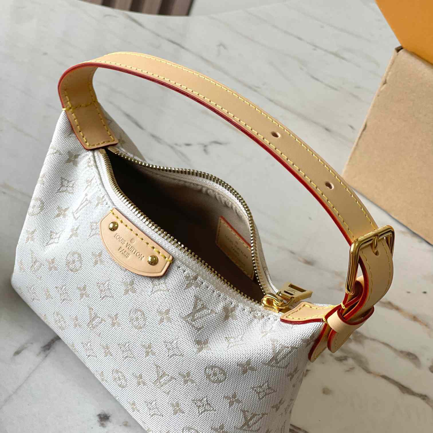Louis Vuitton Hills Pochette    M12433 - DopestKickz