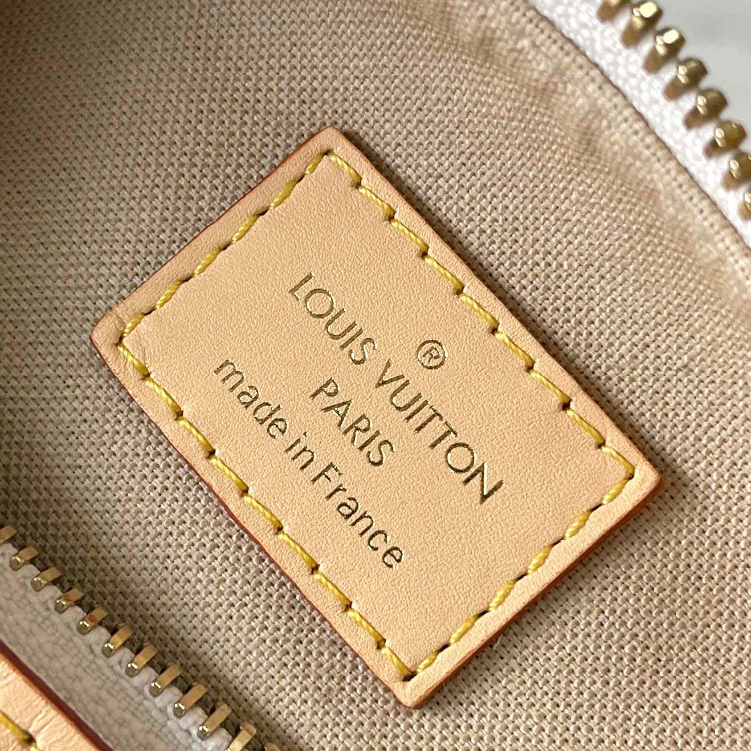 Louis Vuitton Hills Pochette    M12433 - DopestKickz
