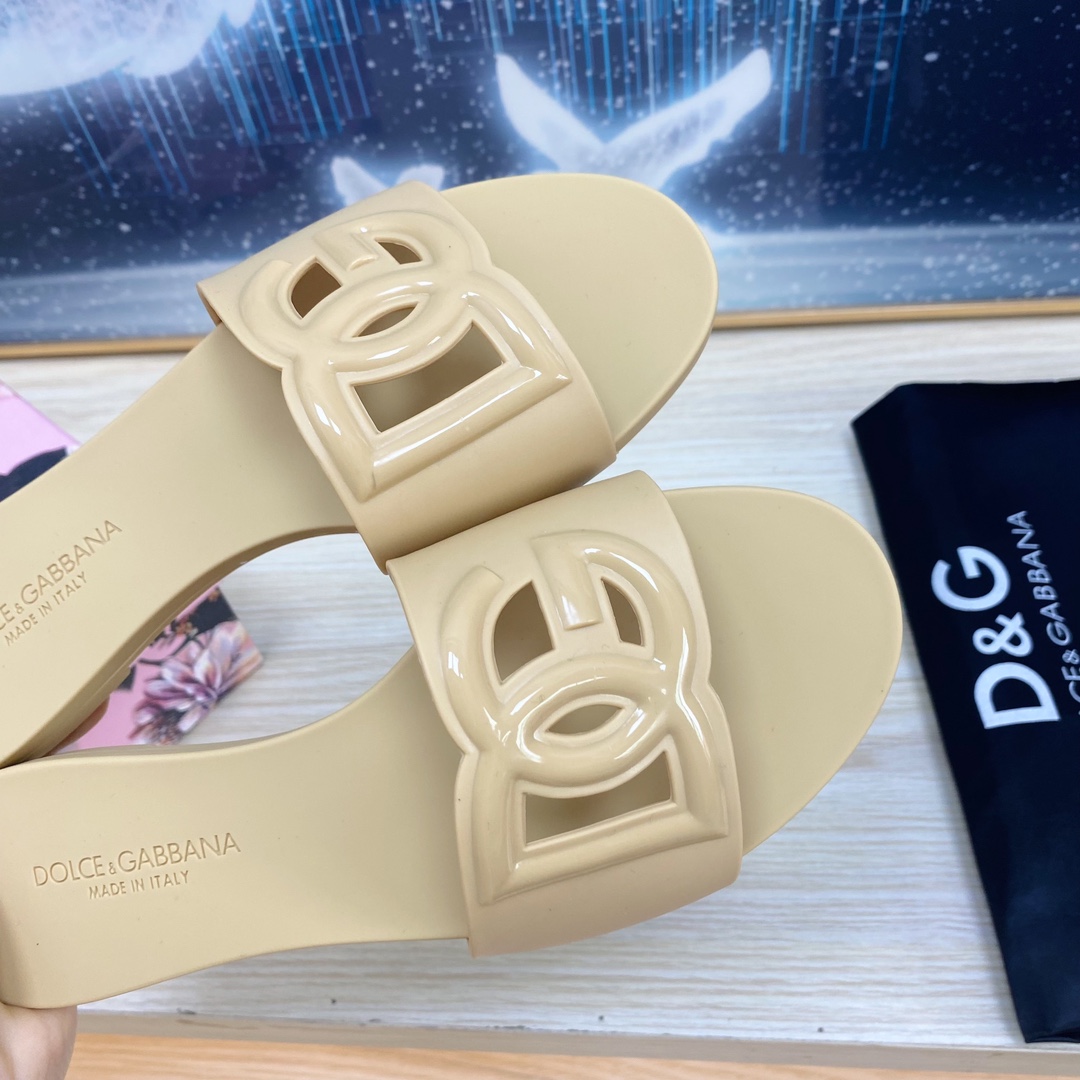 Dolce & Gabbana Women's Sandals - DopestKickz