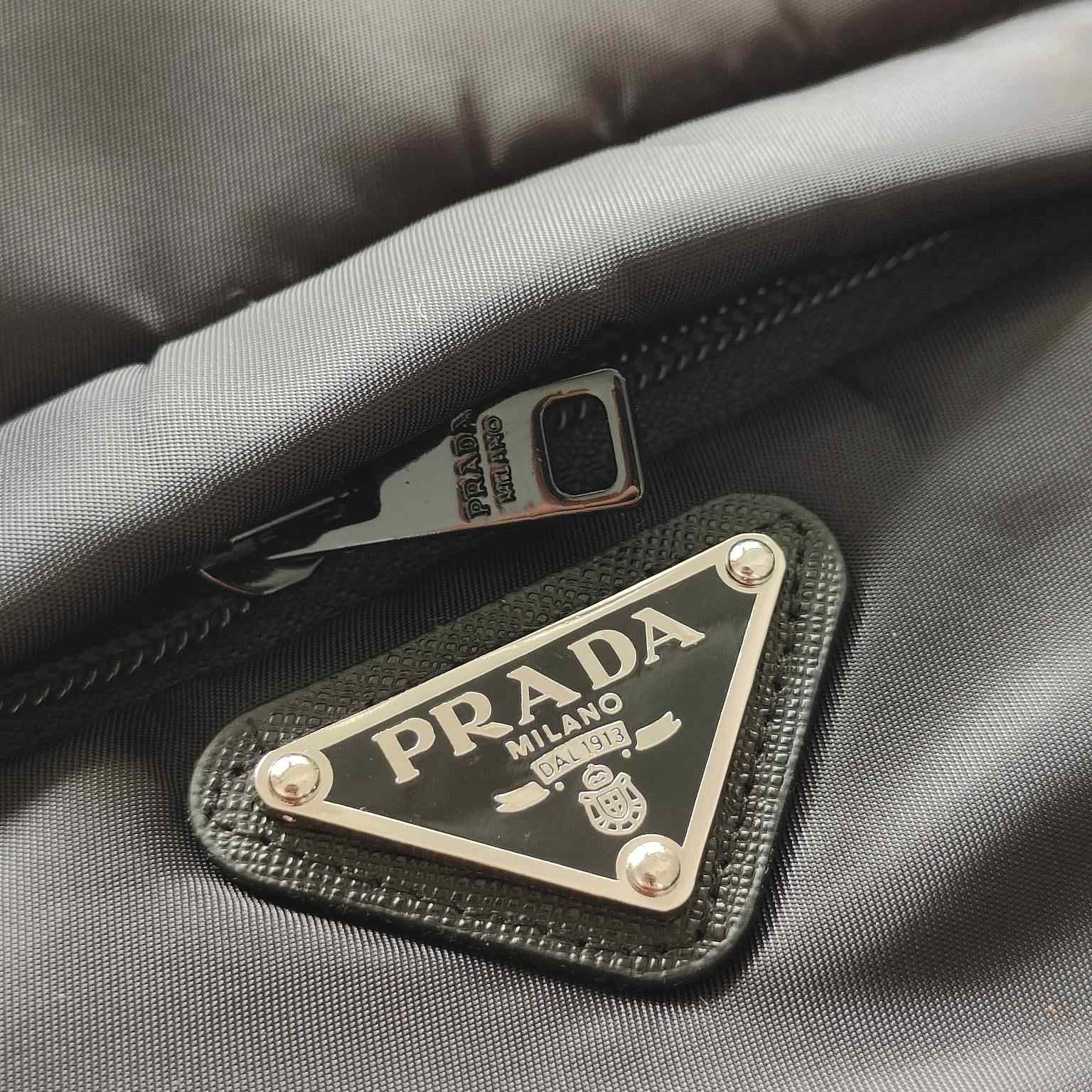Prada Puffer Vest - DopestKickz