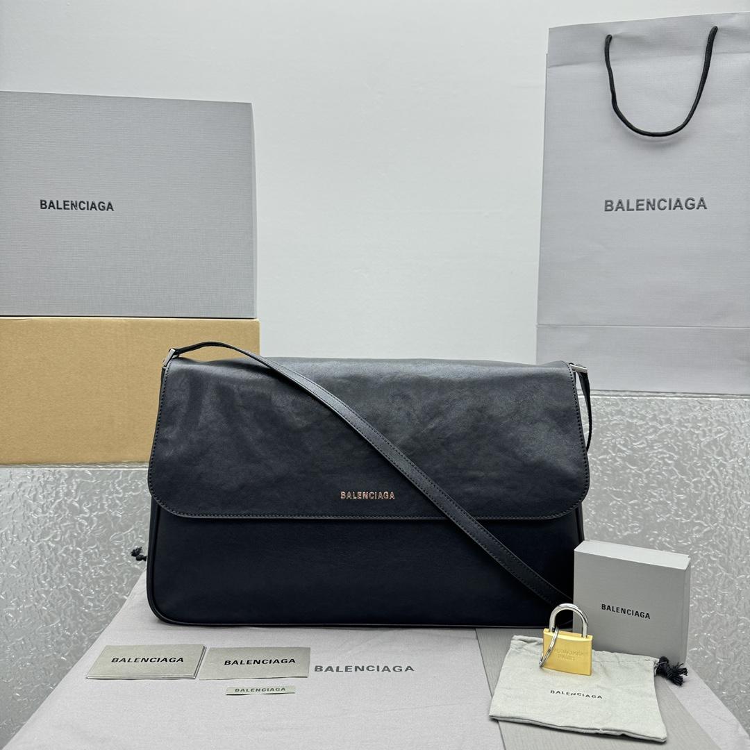 Balenciaga Grungy Medium Messenger Bag In Black - DopestKickz