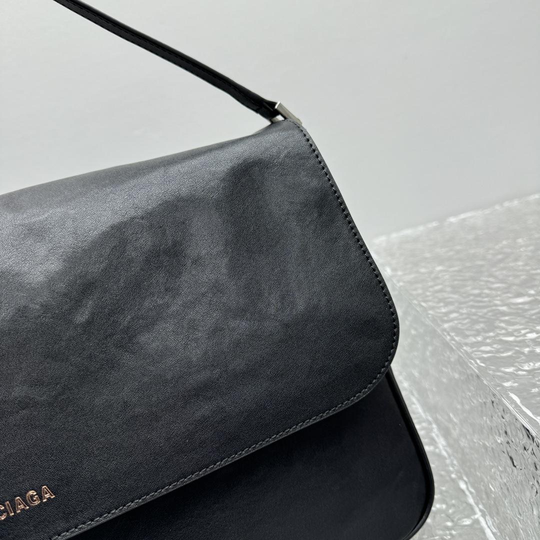 Balenciaga Grungy Medium Messenger Bag In Black - DopestKickz