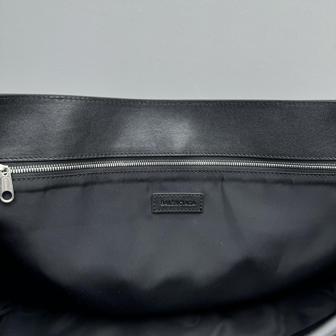 Balenciaga Grungy Medium Messenger Bag In Black - DopestKickz