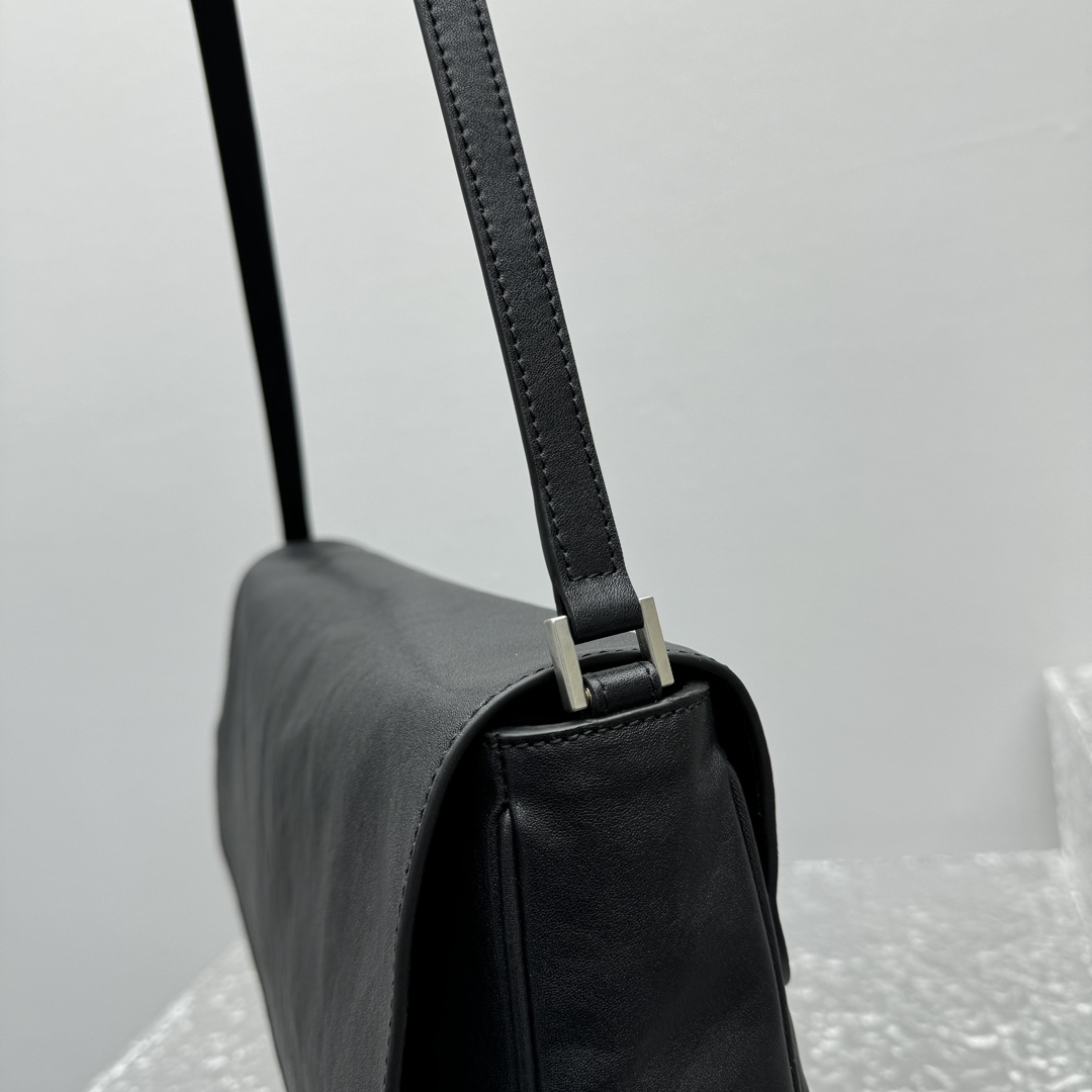 Balenciaga Grungy Medium Messenger Bag In Black - DopestKickz