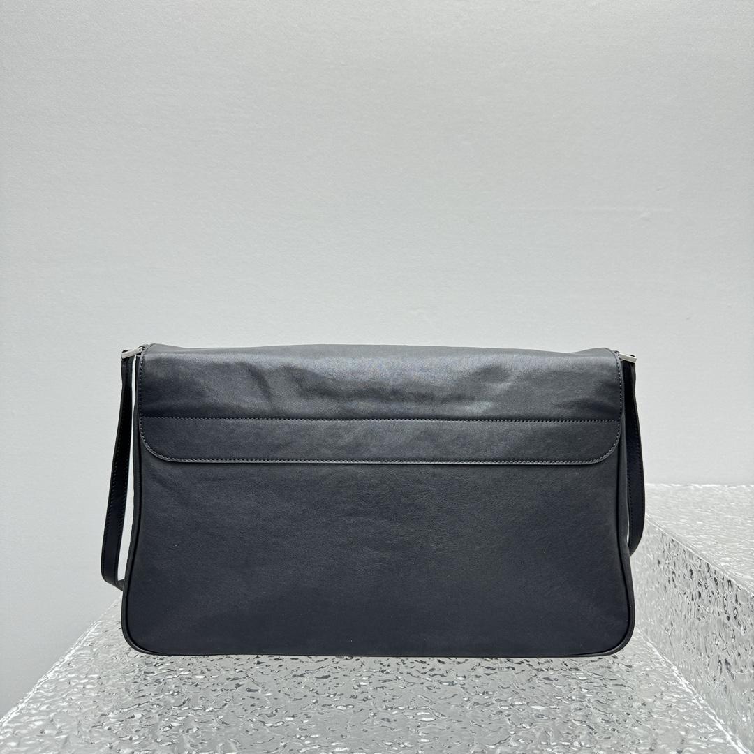 Balenciaga Grungy Medium Messenger Bag In Black - DopestKickz
