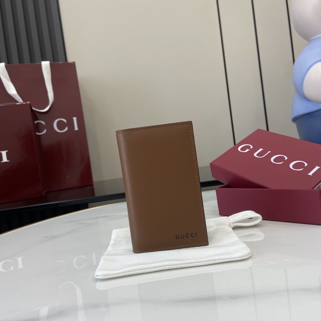 Gucci GG Emblem Bi-fold Embossed Card Case - DopestKickz