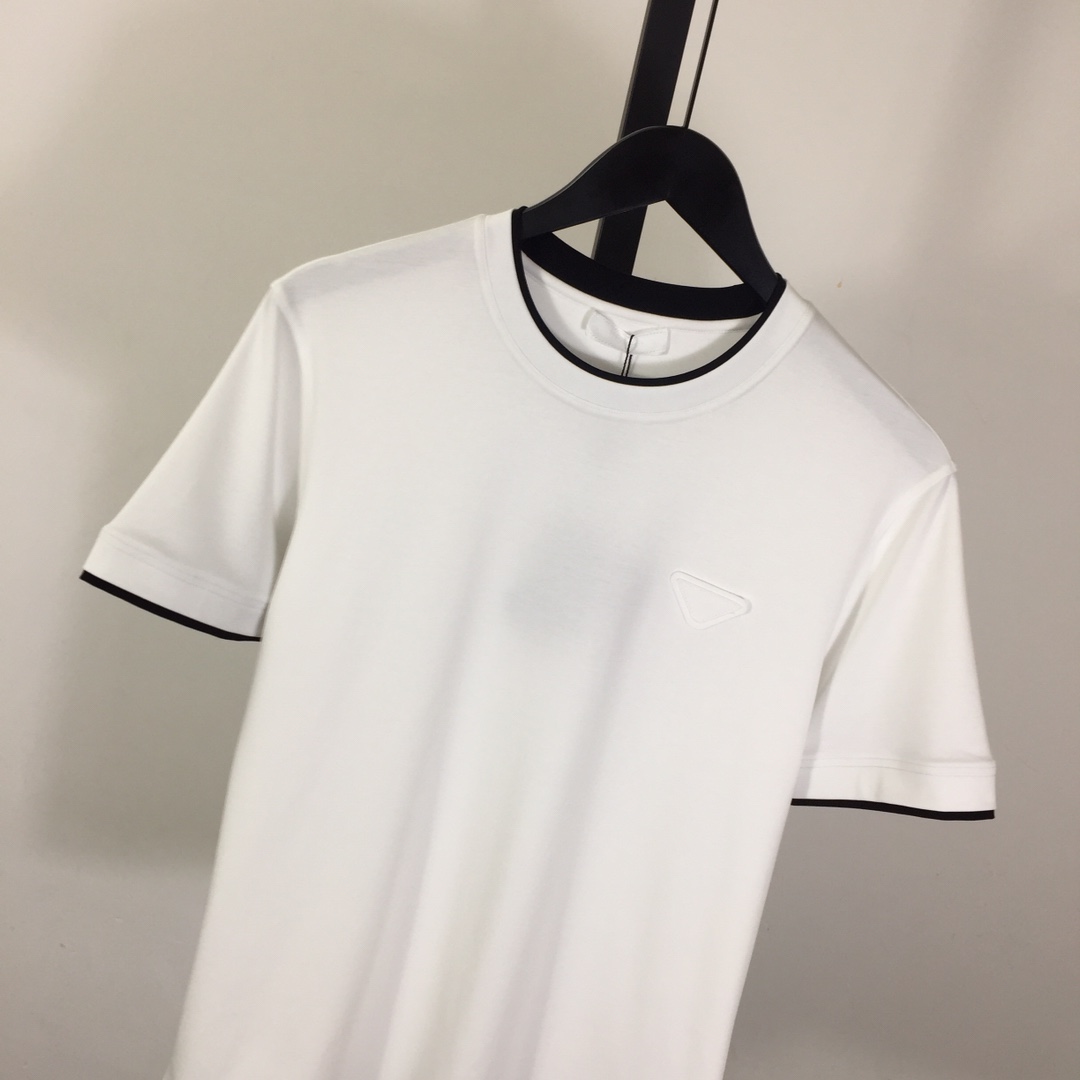 Prada Logo T-Shirt - DopestKickz