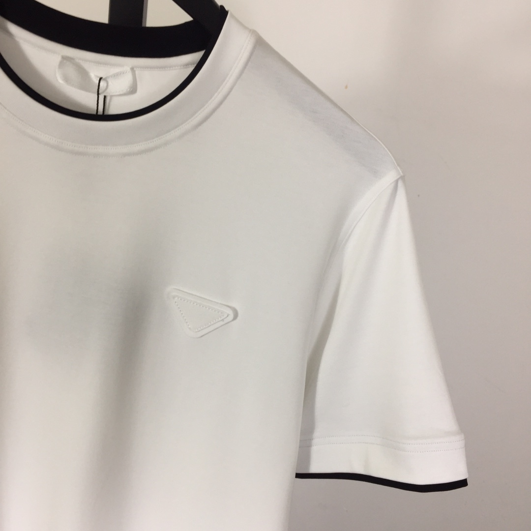 Prada Logo T-Shirt - DopestKickz
