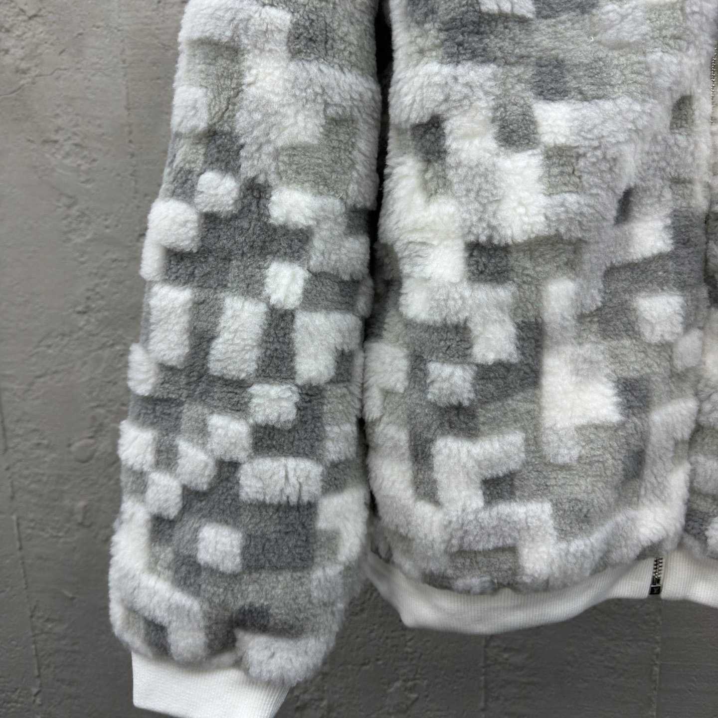 Louis Vuitton Fleece Blouson   1AGK16 - DopestKickz