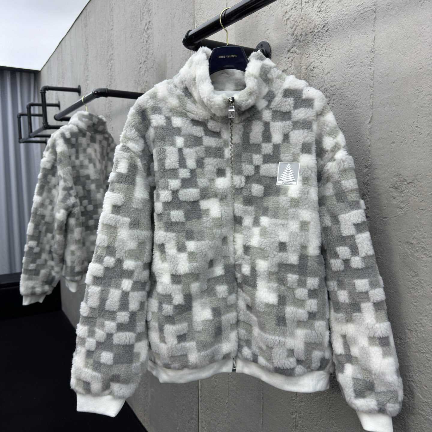 Louis Vuitton Fleece Blouson   1AGK16 - DopestKickz