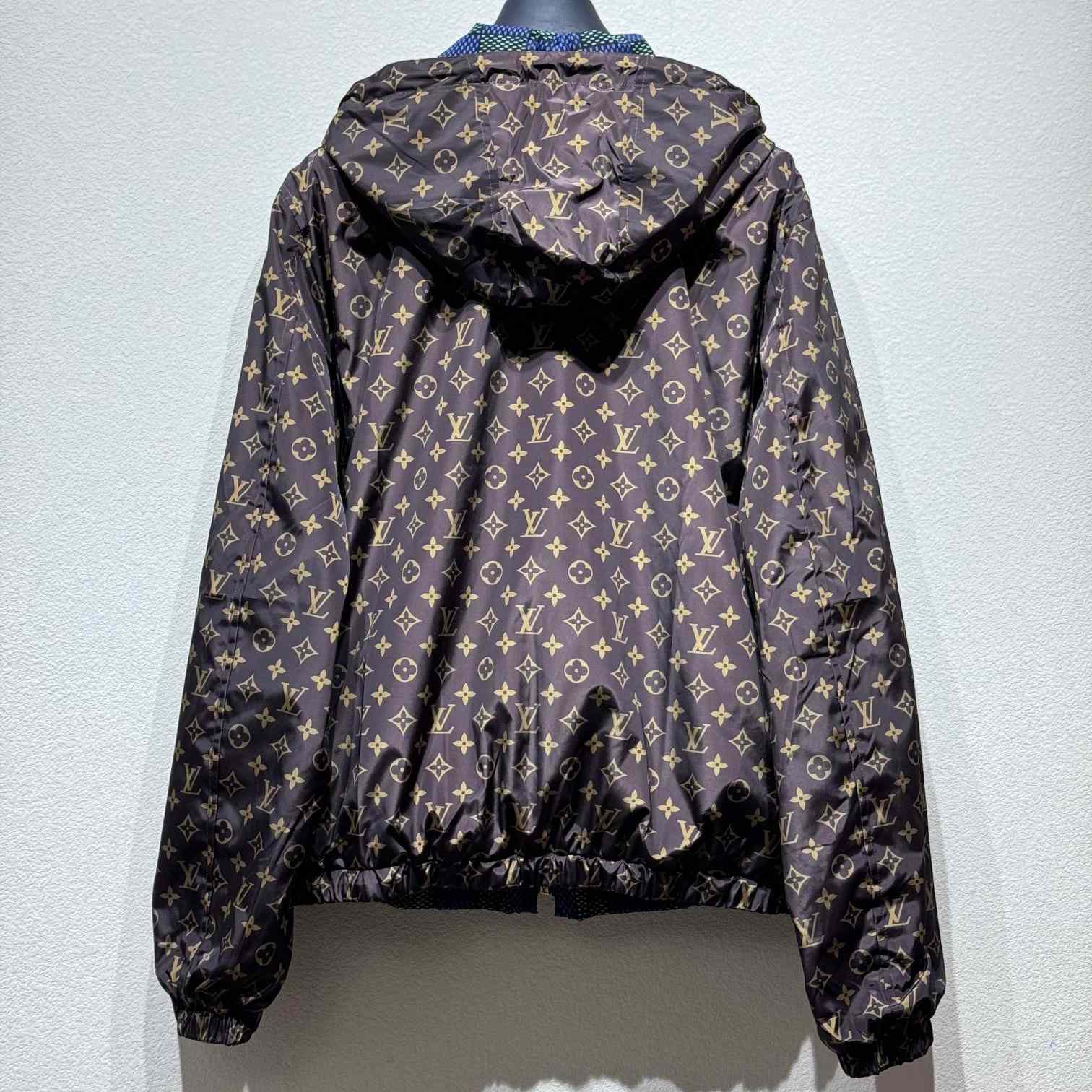 Louis Vuitton Damier Reversible Windbreaker    1AHBIW - DopestKickz