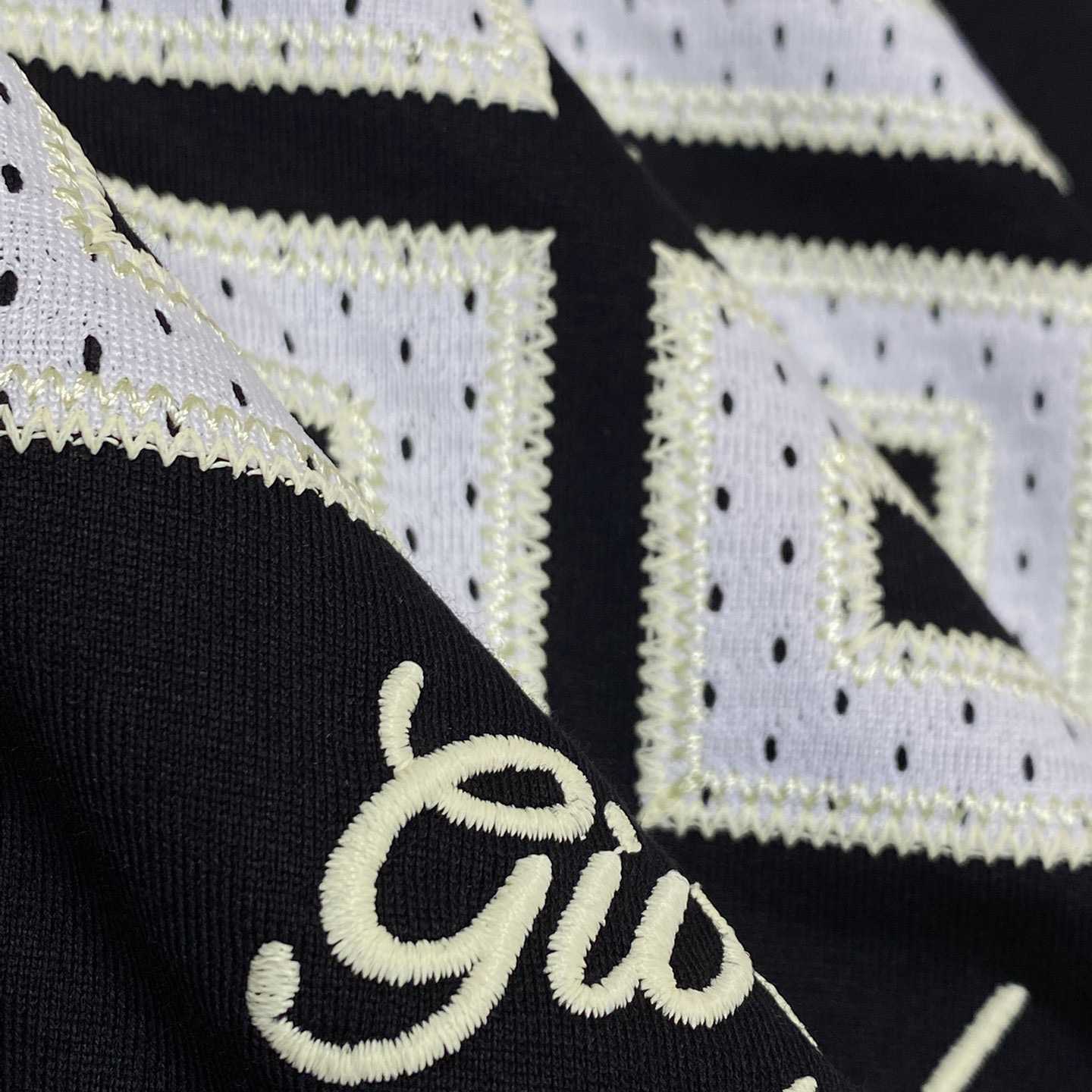 Givenchy 4G T-shirt In Cotton - DopestKickz