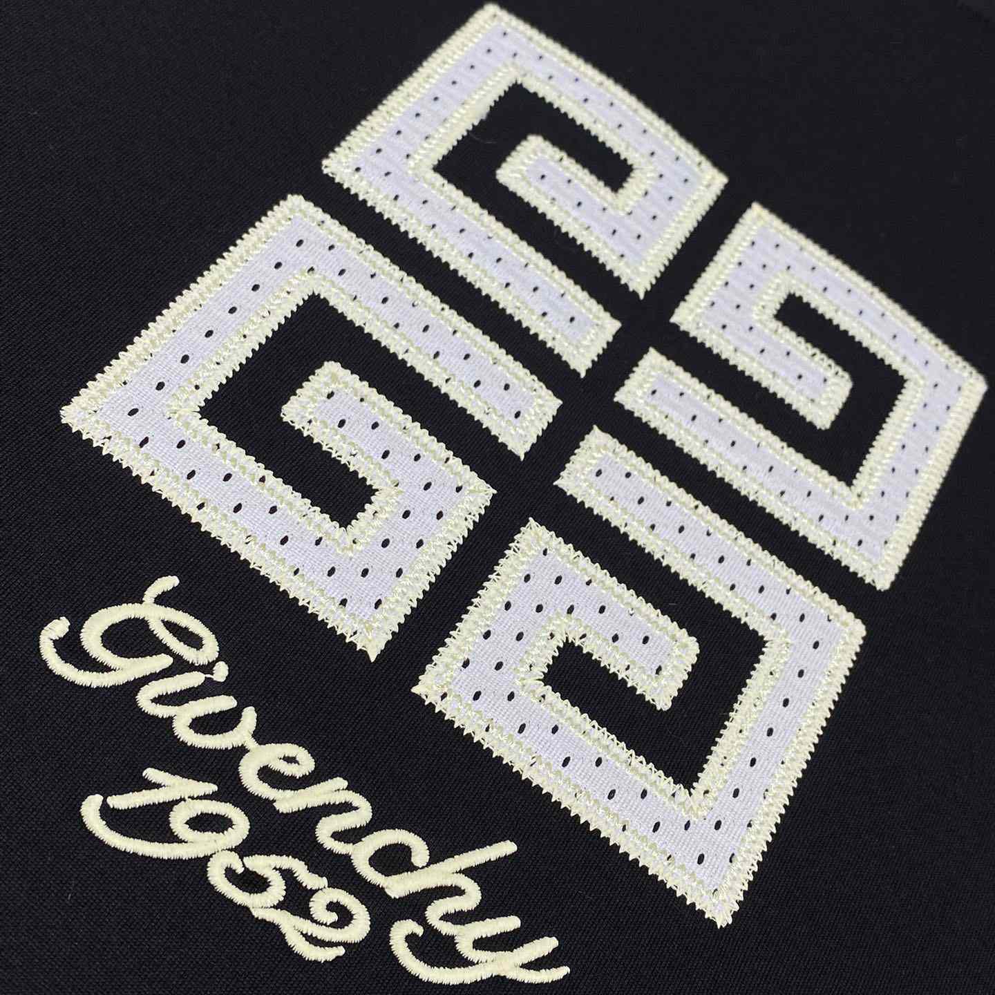Givenchy 4G T-shirt In Cotton - DopestKickz