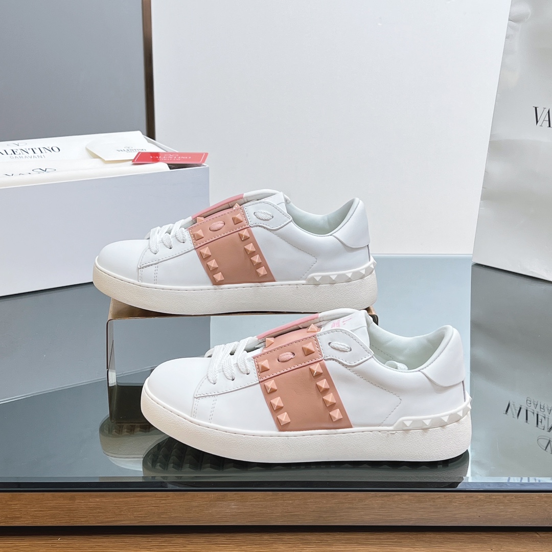 Valenti Rockstud Untitled Sneakers - DopestKickz